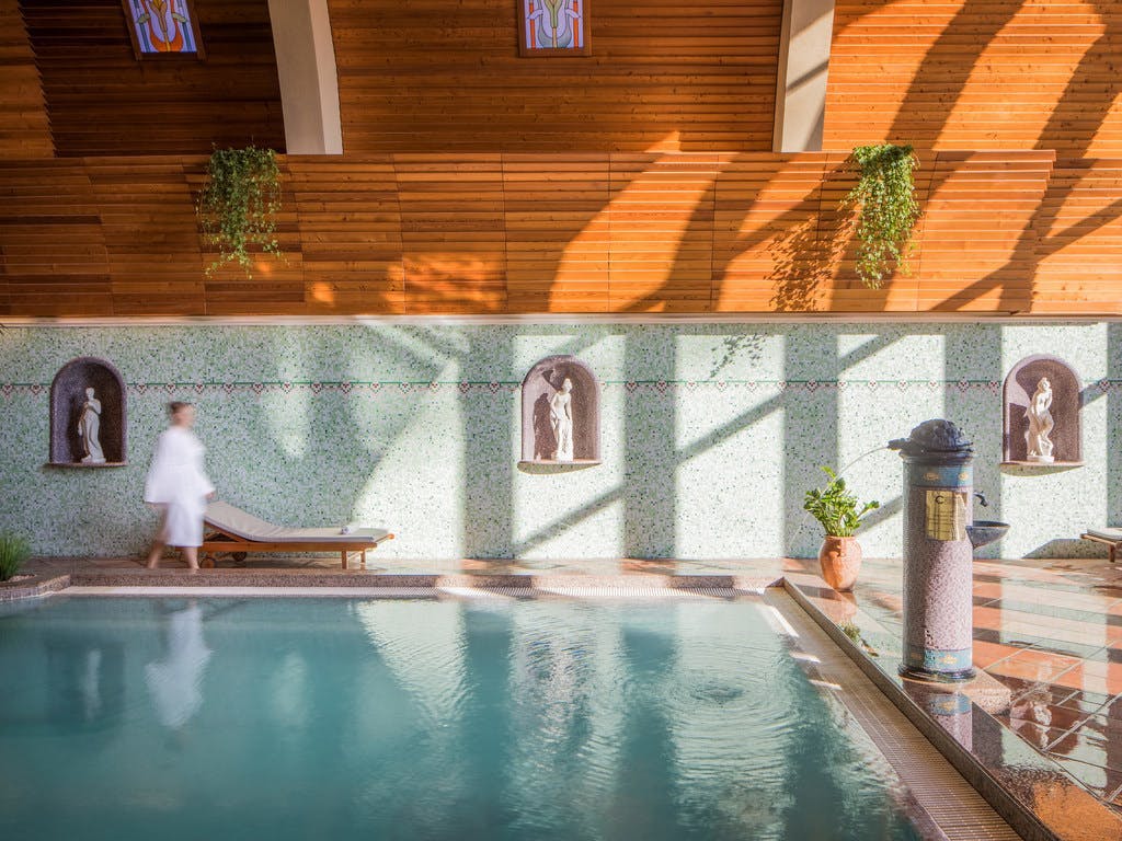 NaturMed Hotel Carbona - Wellness odmor, Heviz, Mađarska - 718 EUR - 4x noćenje u Standard dvokrevetnoj plus sobi za 2 osobe, Polupansion (doručak i večera)
