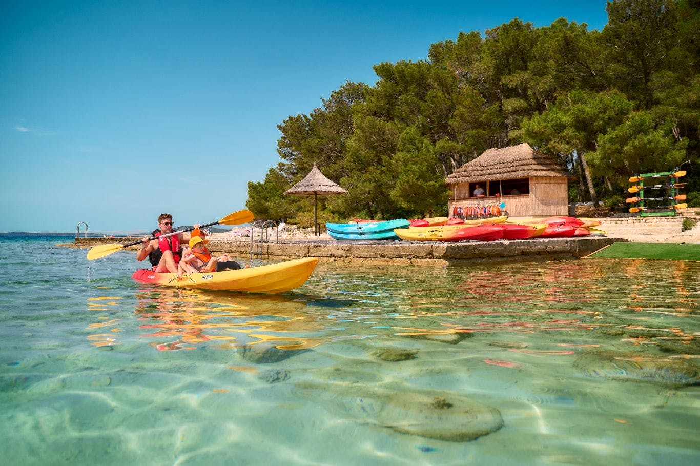 Pine Beach Pakoštane - Obiteljski all inclusive light odmor uz sport i prirodu