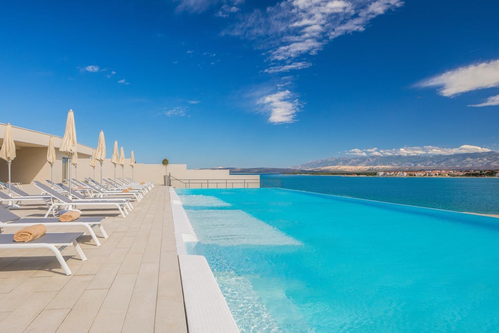 Aminess Style Camping Avalona Resort - Jesen u kampu s 5 zvjezdica na Pagu, Povljana, Hrvatska - 379 EUR - 5x noćenje u Premium Holiday Home za do 6 osoba (4 odrasle osobe i 2 djece do 11,99 godina), Korištenje relax bazena i vodenog parka za djecu i odrasle