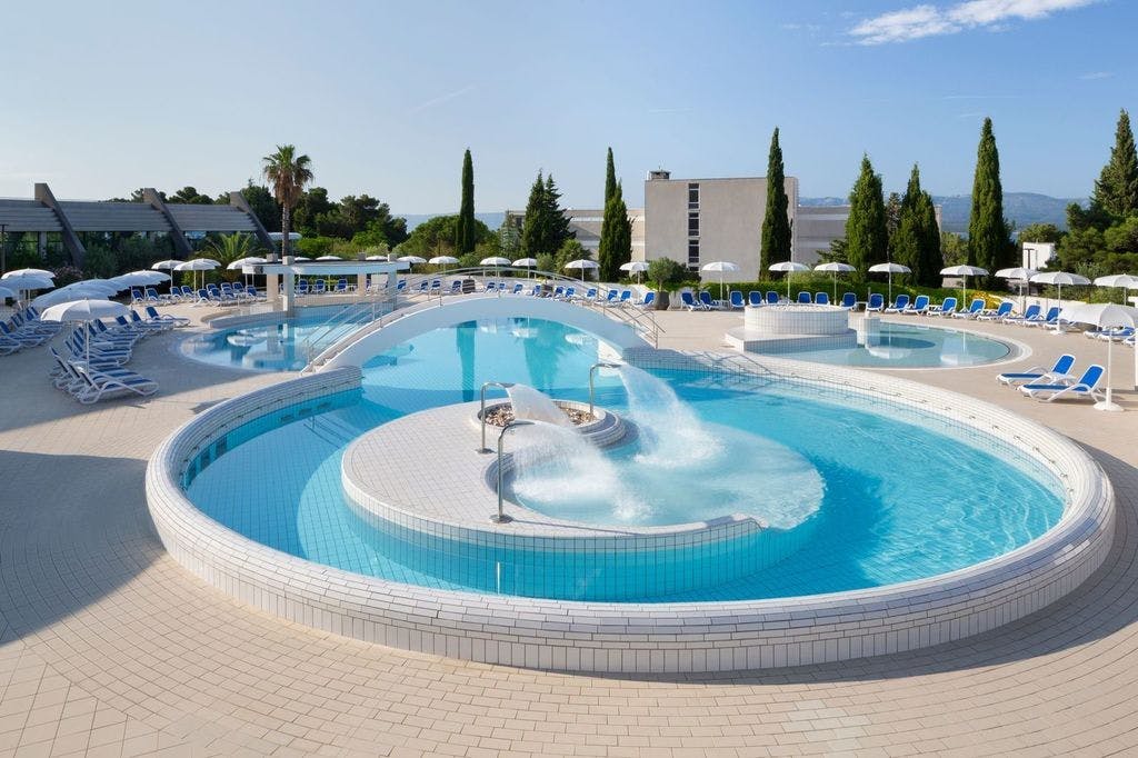 Bluesun Holiday Village Bonaca - Last minute ljeto s punim pansionom na Braču