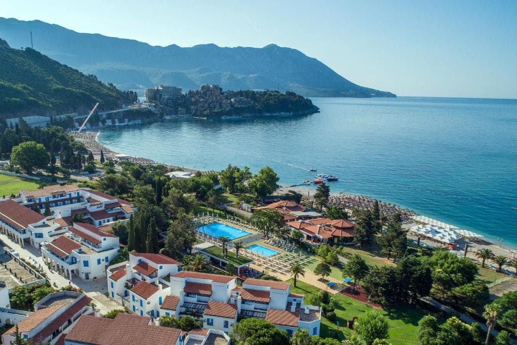 Hotel Aleksandar - Jesen u Crnoj Gori, Budva, Crna Gora - 340 EUR - 2x noćenje u Standard dvokrevetnoj sobi s pomoćnim krevetom za 3 osobe, Polupansion