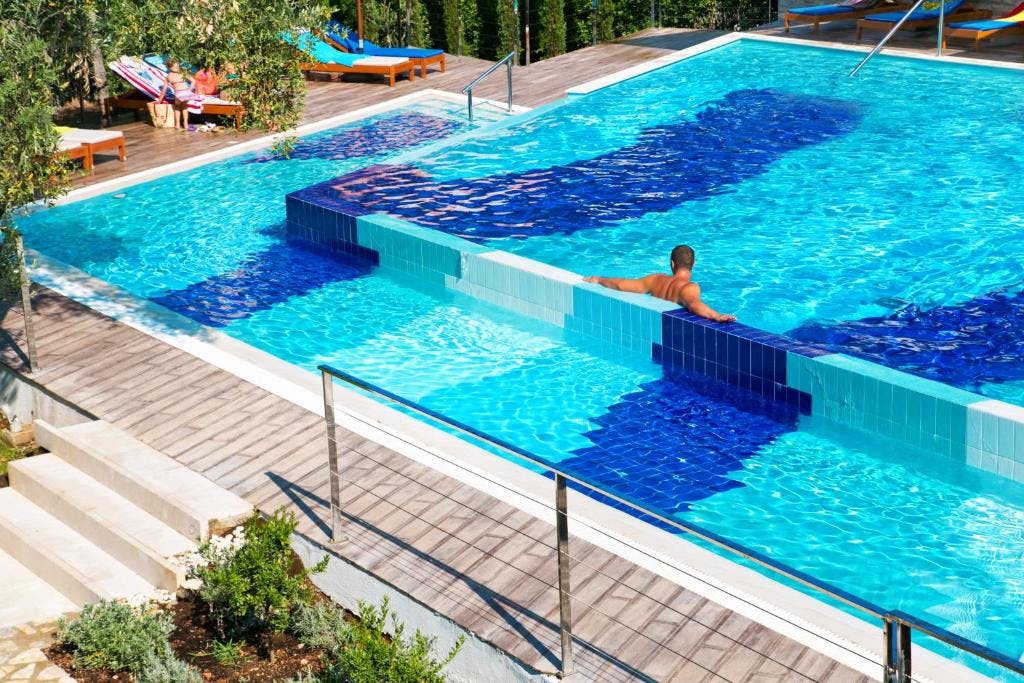 Hotel Castellastva - Ljeto u Petrovcu, Petrovac, Crna Gora - 555 EUR - 4x noćenje u Standard dvokrevetnoj sobi za 2 osobe, Polupansion