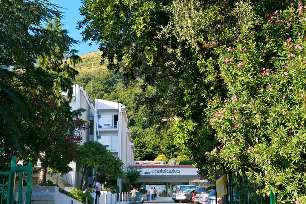 Hotel Castellastva - Ljeto u Petrovcu, Petrovac, Crna Gora - 693 EUR - 5x noćenje u Standard dvokrevetnoj sobi za 2 osobe, Polupansion
