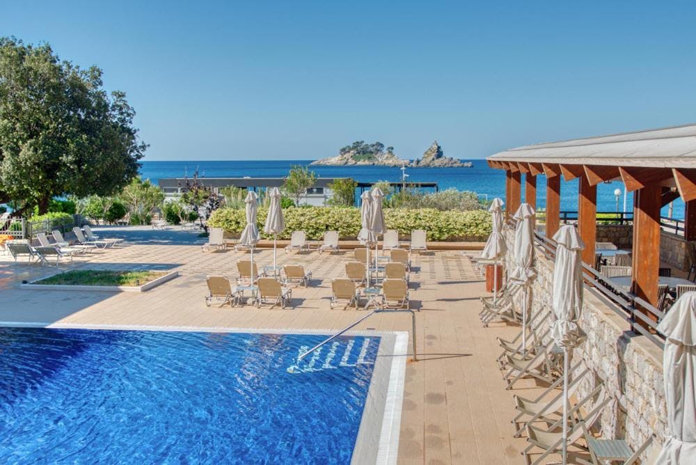 Hotel Palas Petrovac - Jesen u Petrovcu, Petrovac, Crna Gora - 249 EUR - 2x noćenje u Standard dvokrevetnoj sobi za 2 osobe, Polupansion (buffet doručak i večera)