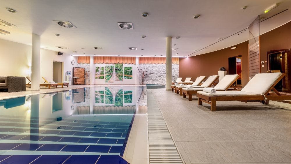 Hotel Punta Vodice - Obiteljska all inclusive light jesen s daškom wellnessa - Posebna akcija, Vodice, Hrvatska - 176 EUR - 2x noćenje u dvokrevetnoj Standard sobi s balkonom morska strana za 2 osobe (1 dijete do 11,99 godina i 2. dijete do 2,99 godina besplatno), All inclusive light