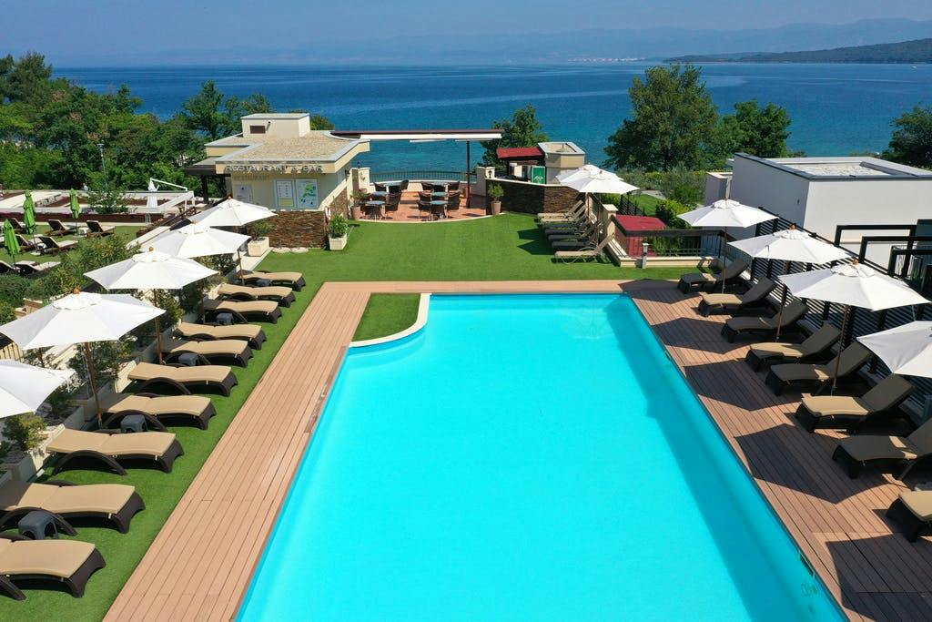 Blue Waves Resort - Last minute obiteljsko ljeto na Krku - Family Junior Suite s pogledom na more, Malinska, Hrvatska - 540 EUR - 2x noćenje u Family Junior Suite s pogledom na more za 2 osobe (2 djece do 13 godina besplatno), Polupansion (doručak i večera)