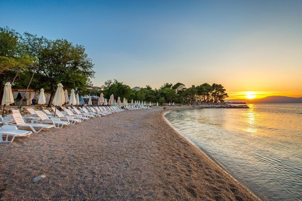 Blue Waves Resort - Obiteljski prvosvibanjski paket opuštanja na Krku - Family junior suite