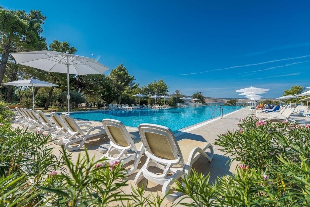 Bluesun Holiday Village Alan - Ljeto s punim pansionom u sjevernoj Dalmaciji