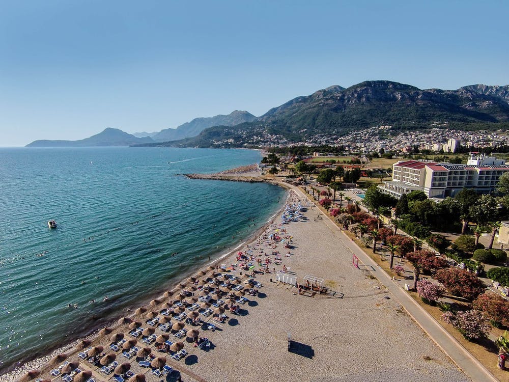 Hotel Agape - Kraj ljeta u Crnoj Gori - Posebna cijena, Bar, Crna Gora - 270 EUR - 3x noćenje u dvokrevetnoj sobi za 2 osobe (1 dijete do 6,99 godina besplatno), Polupansion (buffet doručak i večera)