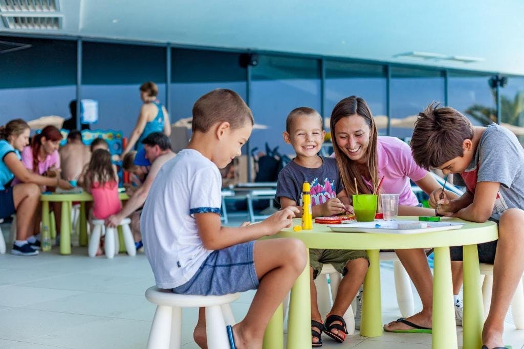 Medora Auri Family Beach Resort - Svibanjski obiteljski odmor s grijanim vanjskim bazenom