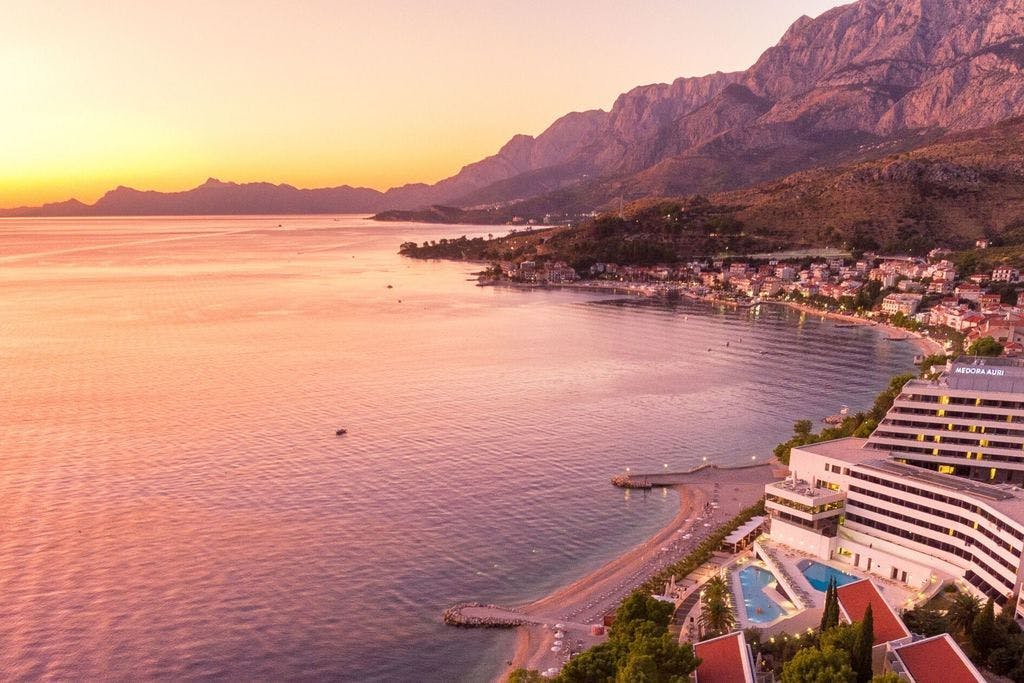 Medora Auri Family Beach Resort - Obiteljski odmor s grijanim vanjskim bazenom krajem ljeta