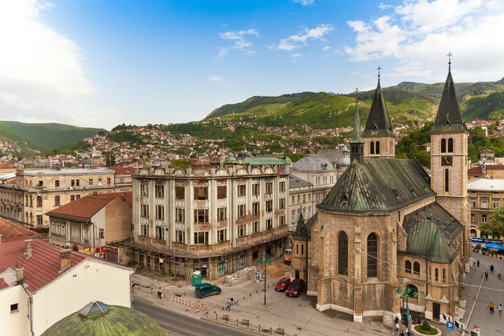 Hotel Boss - Jesenski odmor u centru Sarajeva, Sarajevo, Bosna i Hercegovina - 150 EUR - 2x noćenje u Deluxe sobi s pogledom na grad za 2 osobe (dijete do 6 godina besplatno), Doručak