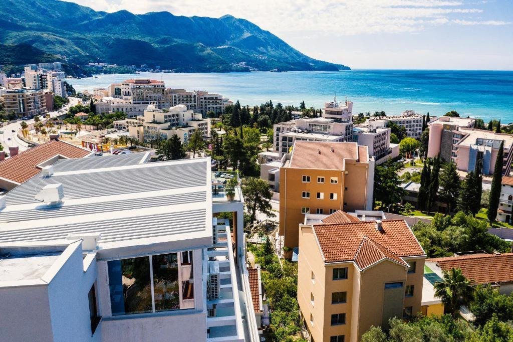 Hotel Lusso Mare by Aycon - Jesen udvoje, Bečići, Crna Gora - 235 EUR - 3x noćenje u dvokrevetnoj Standard sobi za 2 osobe, Doručak