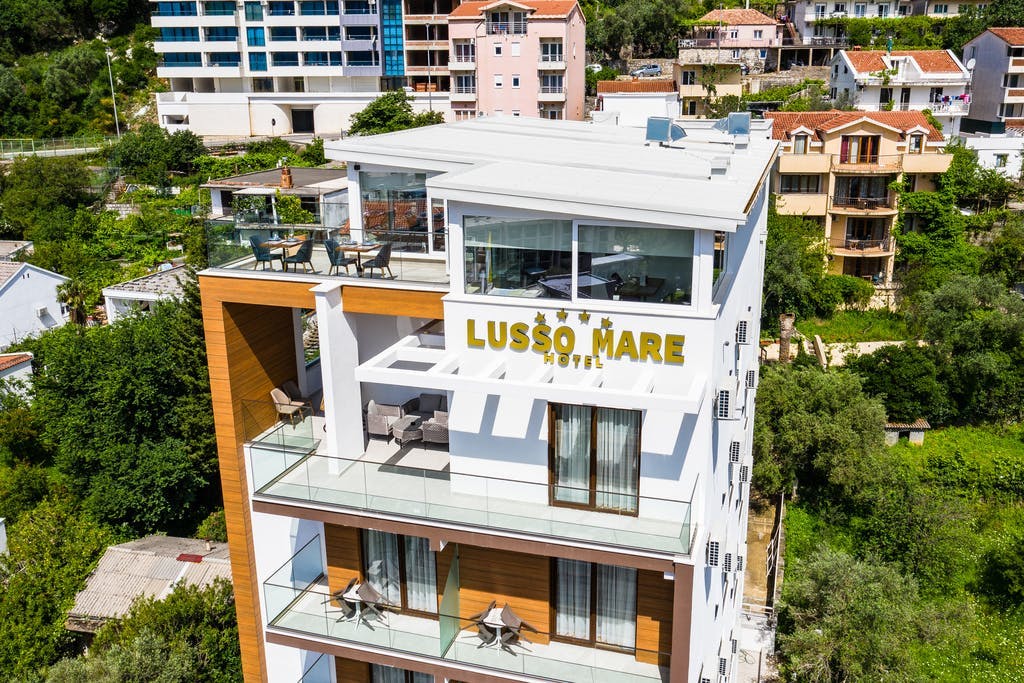 Hotel Lusso Mare by Aycon - Jesen udvoje, Bečići, Crna Gora - 392 EUR - 5x noćenje u dvokrevetnoj Standard sobi za 2 osobe, Doručak