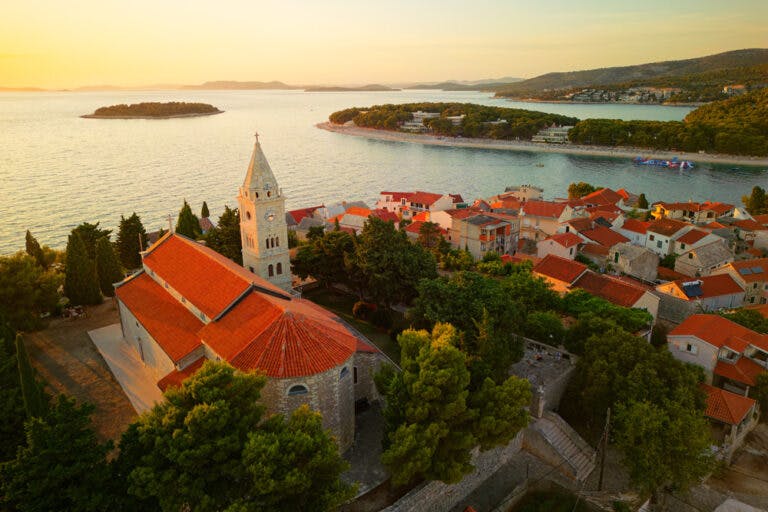 Hotel Zora - Aktivan svibanj u Dalmaciji uz obilazak šibenskim tvrđavama