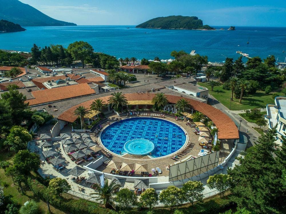 Hotel Slovenska plaža - Ljeto u Budvi, Budva, Crna Gora - 504 EUR - 3x noćenje u Standard dvokrevetnoj sobi s balkonom za 2 osobe, Polupansion (buffet doručak i večera)