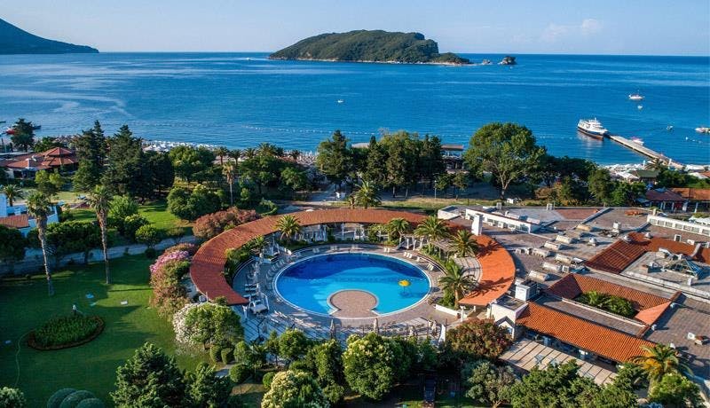 Hotel Slovenska plaža - Ljeto u Budvi, Budva, Crna Gora - 335 EUR - 2x noćenje u Standard dvokrevetnoj sobi s balkonom za 2 osobe, Polupansion (buffet doručak i večera)