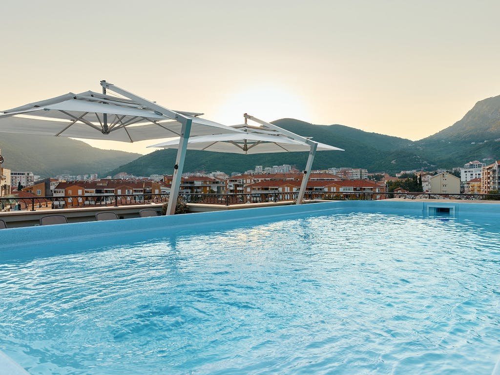 Hotel Diplomat by Aycon - Obiteljski kraj ljeta uz more, Budva, Crna Gora - 389 EUR - 3x noćenje u dvokrevetnoj Standard sobi za 2 osobe (1 dijete do 11,99 godina besplatno), Doručak