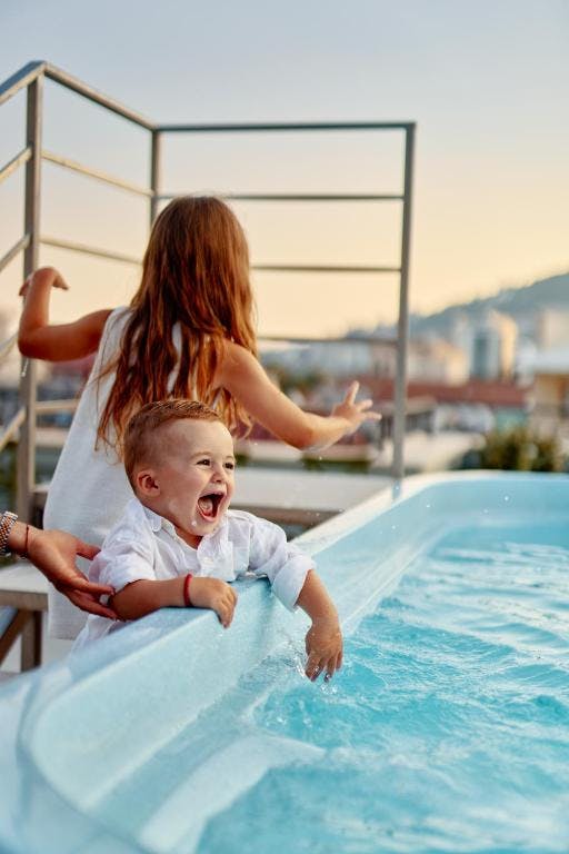 Hotel Diplomat by Aycon - Obiteljski kraj ljeta uz more, Budva, Crna Gora - 539 EUR - 3x noćenje u dvokrevetnoj Standard sobi za 2 osobe (1 dijete do 11,99 godina besplatno), Doručak