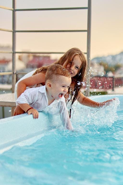 Hotel Diplomat by Aycon - Obiteljski kraj ljeta uz more, Budva, Crna Gora - 895 EUR - 5x noćenje u dvokrevetnoj Standard sobi za 2 osobe (1 dijete do 11,99 godina besplatno), Doručak