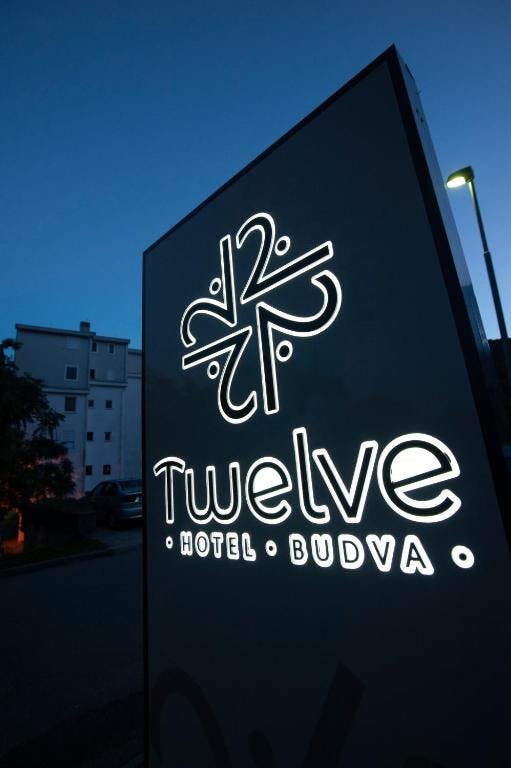 Hotel Twelve by Aycon - Obiteljska jesen, Budva, Crna Gora - 473 EUR - 5x noćenje u dvokrevetnoj Standard sobi (s dodatnim ležajem) za 2 osobe (1 dijete do 11,99 godina besplatno), Doručak