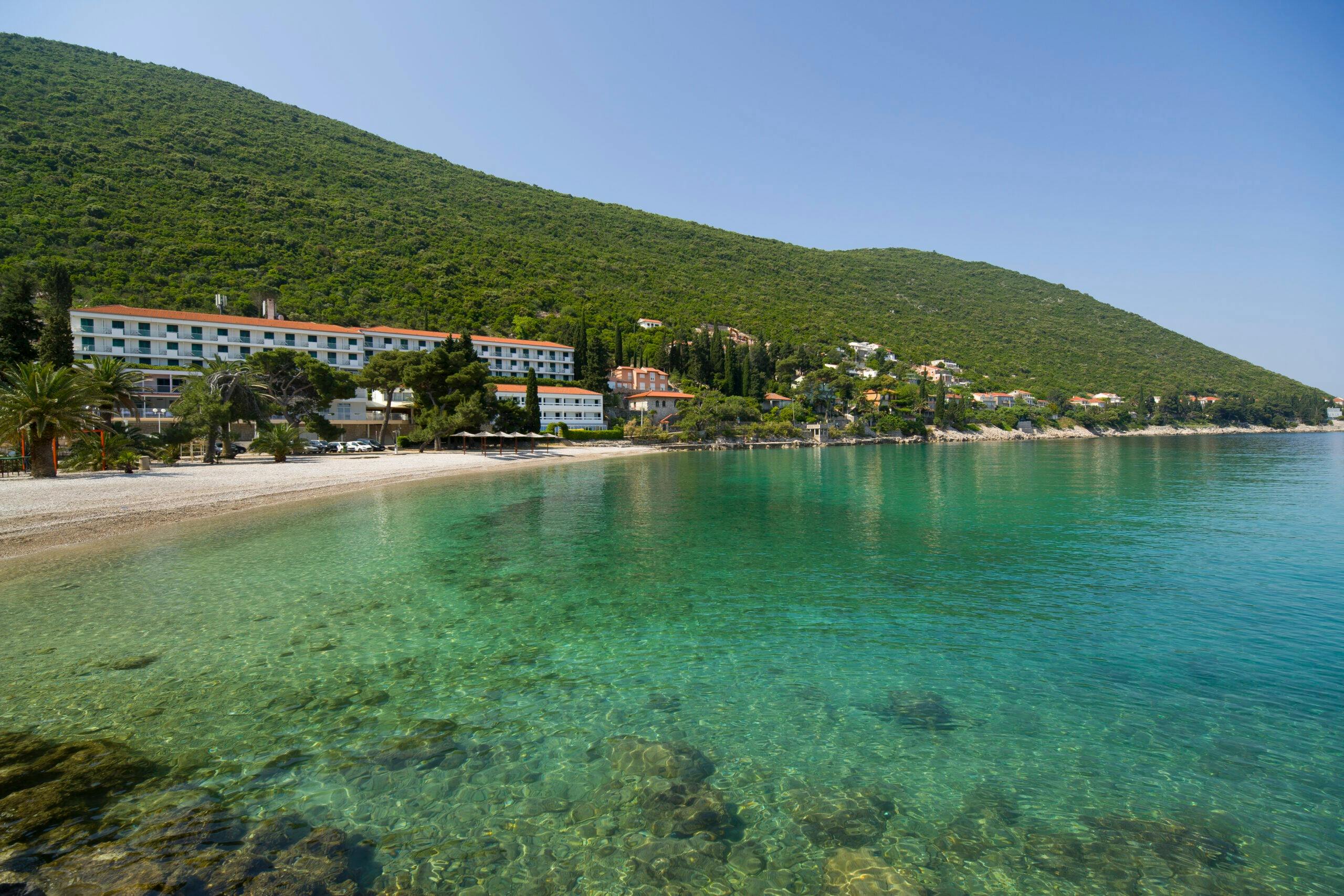 Hotel Faraon - All inclusive obiteljska čarobna jesen u Dalmaciji, Trpanj, Hrvatska - 285 EUR - 3x noćenje u obiteljskoj Comfort sobi bez balkona (pogled park) za 2 osobe (2 djece do 11,99 godina besplatno), All inclusive s uključenim pićem uz obroke