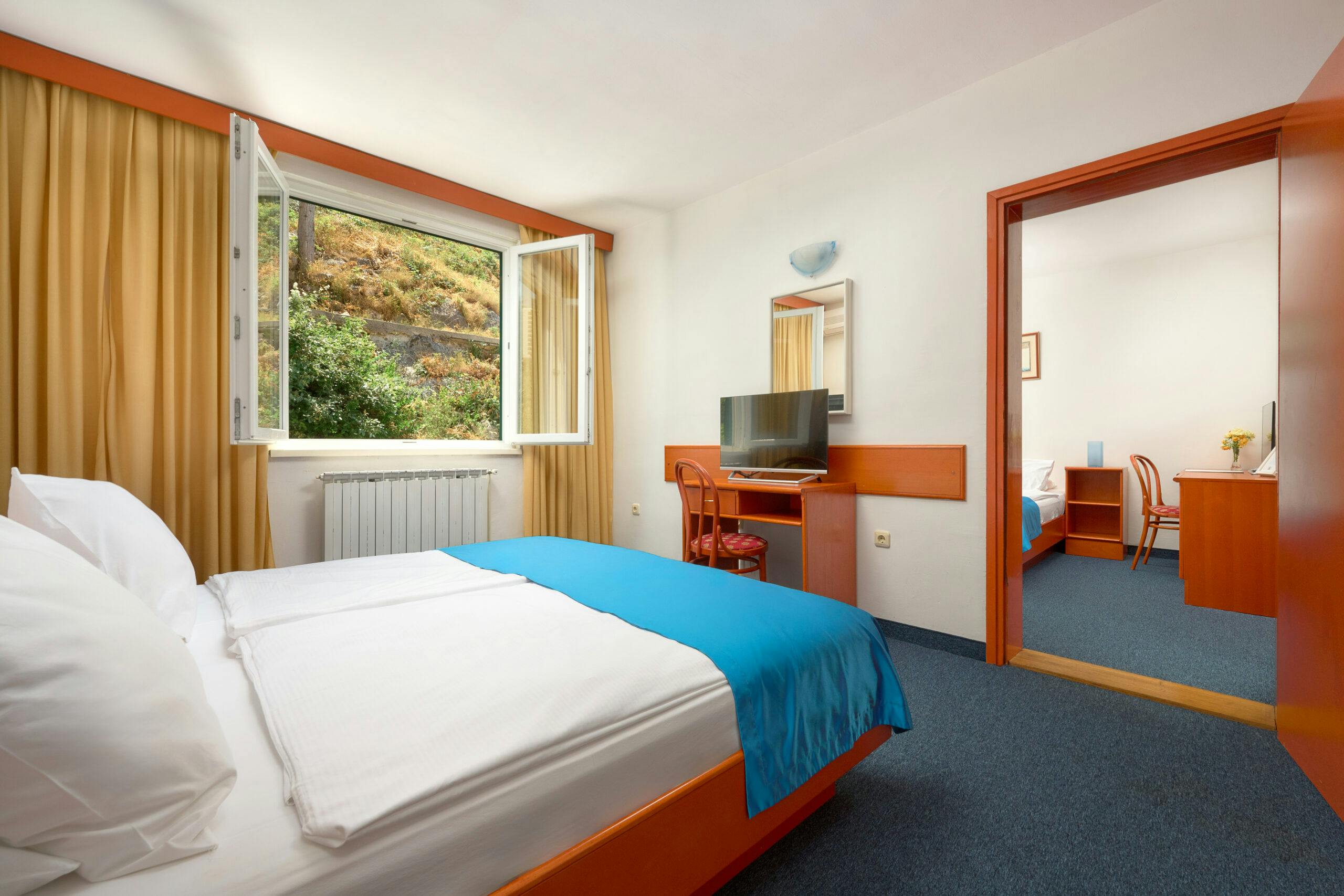 Hotel Faraon - All inclusive družinski konec poletja v Dalmaciji, Trpanj, Hrvaška - 238 EUR - 2x nočitev v družinski Comfort sobi brez balkona (pogled park) za 2 osebi (2 otroka do 11,99 let brezplačno), All inclusive z vključeno pijačo ob obrokih