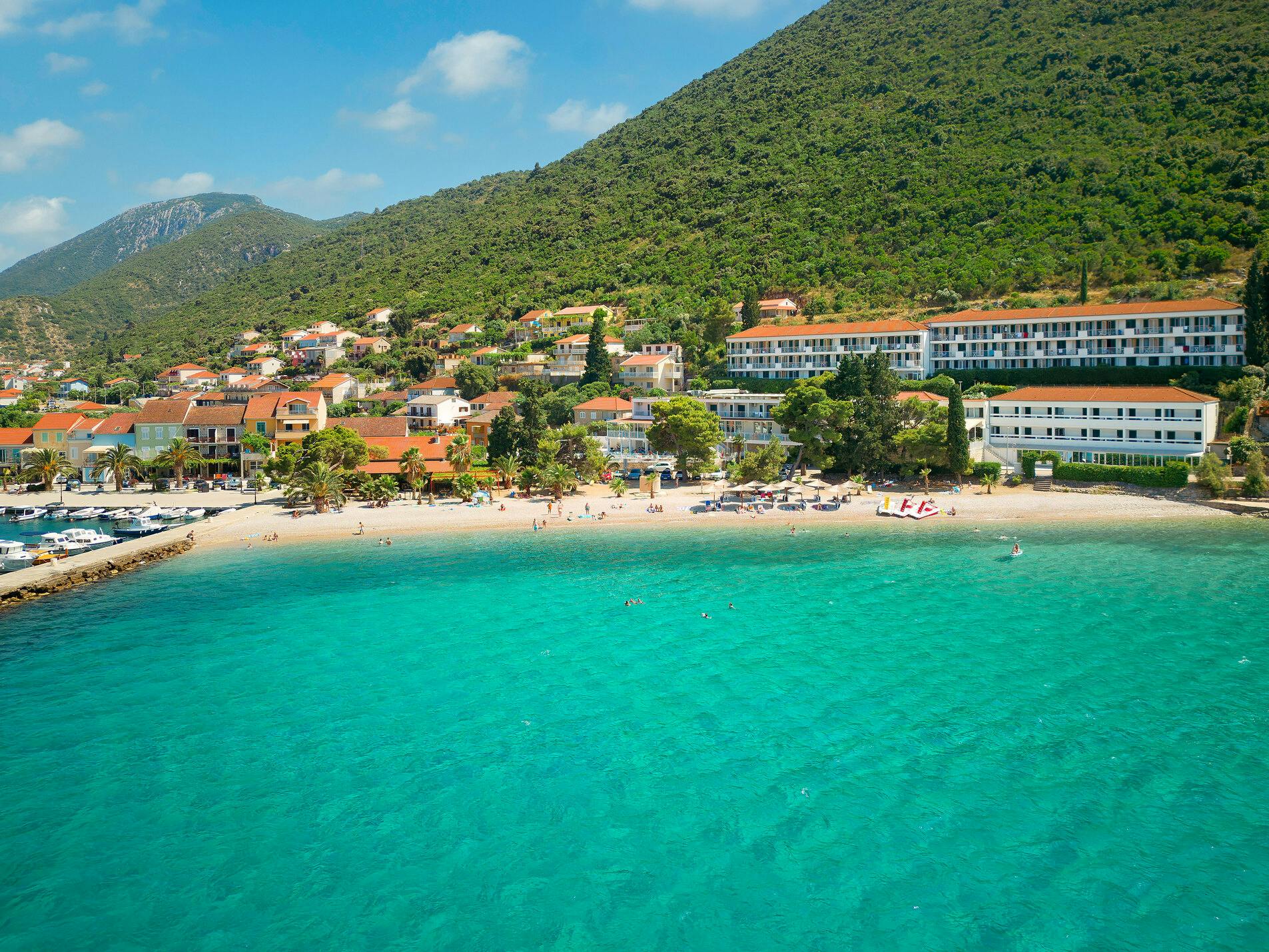 Hotel Faraon - All inclusive čarobna jesen u Dalmaciji, Trpanj, Hrvatska - 255 EUR - 3x noćenje u dvokrevetnoj Comfort sobi s balkonom (pogled more) za 2 osobe (1 dijete do 11,99 godina besplatno), All inclusive s uključenim pićem uz obroke