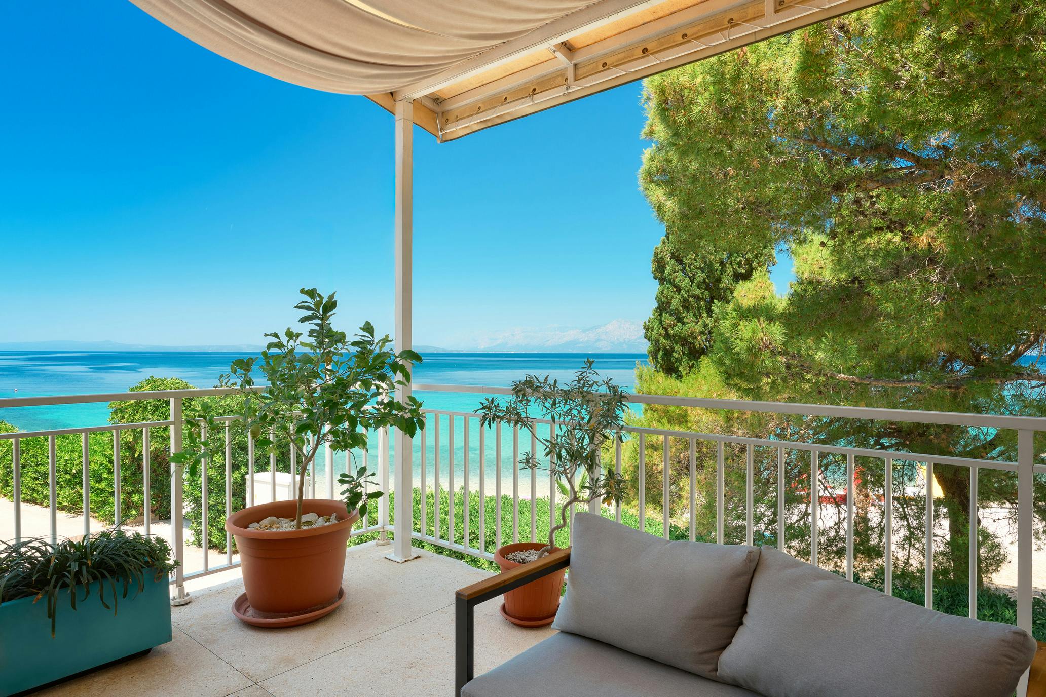 Hotel Faraon - All inclusive obiteljski kraj ljeta u Dalmaciji, Trpanj, Hrvatska - 238 EUR - 2x noćenje u obiteljskoj Comfort sobi bez balkona (pogled park) za 2 osobe (2 djece do 11,99 godina besplatno), All inclusive s uključenim pićem uz obroke