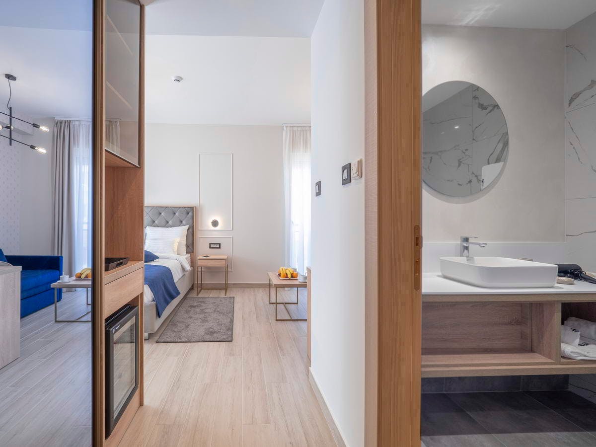 Hotel Idila by Aycon - Družinska jesen, Budva, Črna gora - 492 EUR - 5x nočitev v dvoposteljni Deluxe sobi s pogledom na park za 2 osebi (1 otrok do 11,99 let brezplačno), Zajtrk
