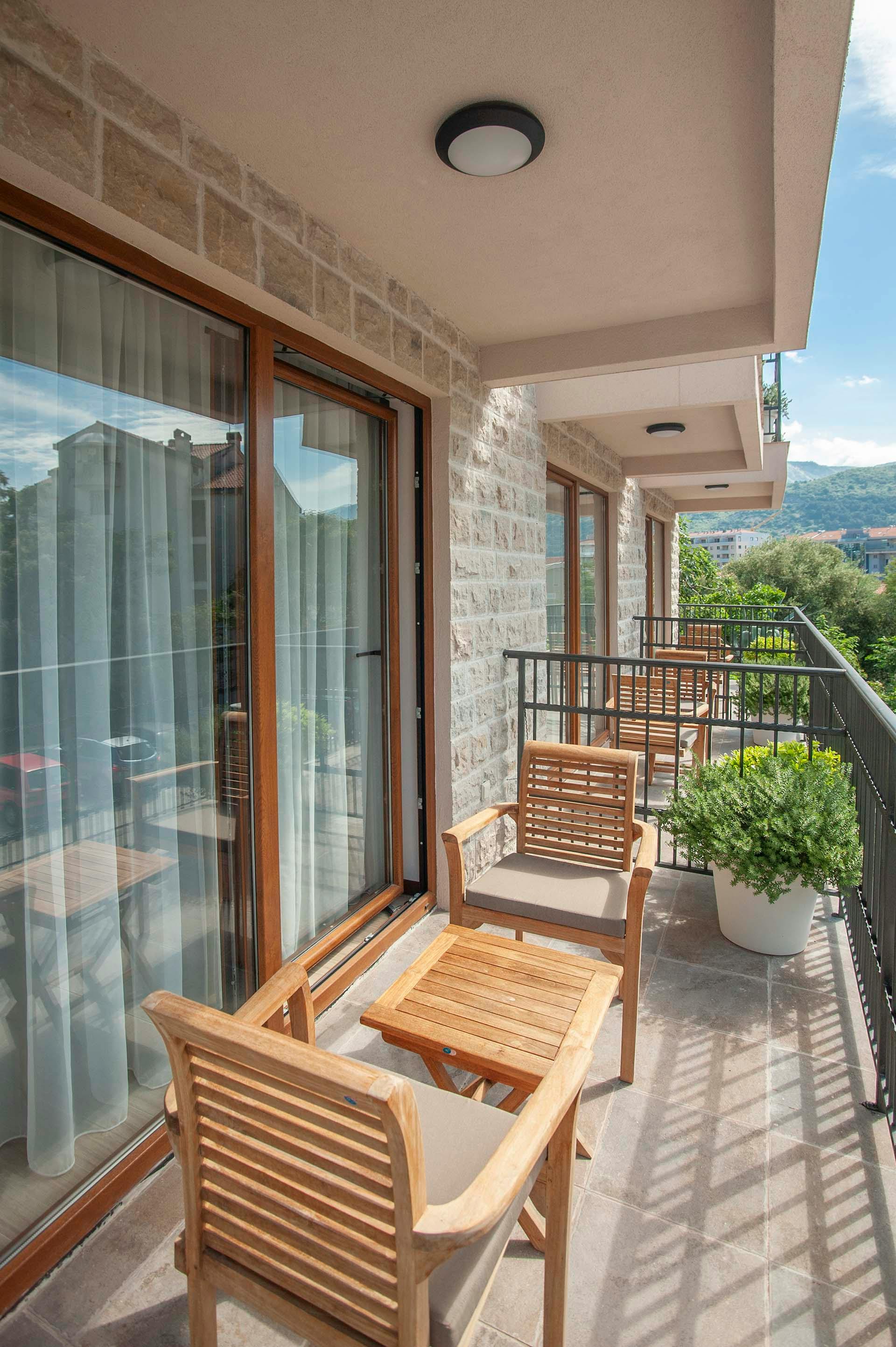 Hotel Twelve by Aycon - Družinska jesen, Budva, Črna gora - 285 EUR - 3x nočitev v dvoposteljni Standard sobi (z dodatnim ležiščem) za 2 osebi (1 otrok do 11,99 let brezplačno), Zajtrk