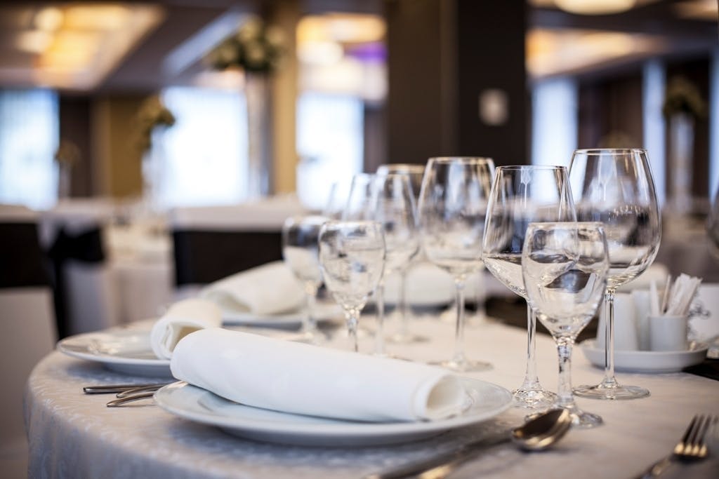 Hotel Park Doboj - Obiteljsko wellness opuštanje uz polupansion, Doboj, Bosna i Hercegovina - 312 EUR - 2x noćenje u dvokrevetnoj sobi za 2 osobe (2 djece do 11,99 godina besplatno), Polupansion