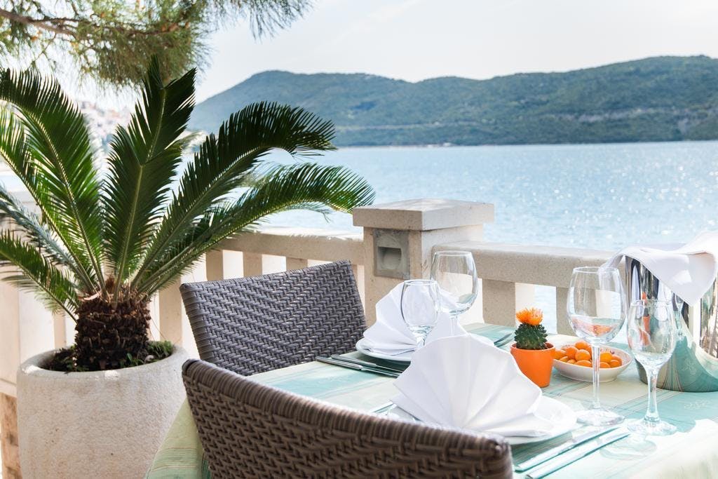 Hotel Nova - Kraj ljeta u Neumu, Neum, Bosna i Hercegovina - 291 EUR - 2x noćenje u Superior sobi s pogledom na more za 2 osobe, Polupansion