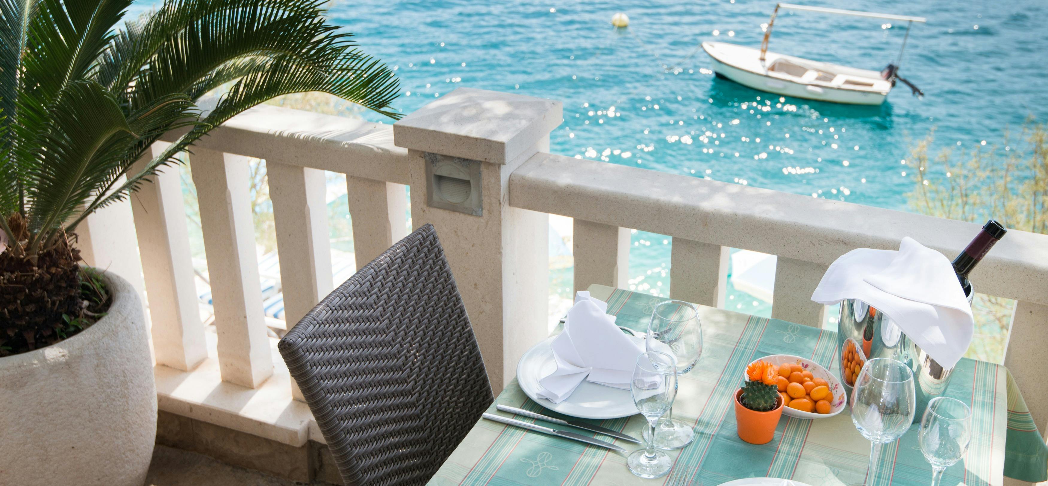 Hotel Nova - Rujanski odmor u Neumu, Neum, Bosna i Hercegovina - 263 EUR - 2x noćenje u Superior sobi s pogledom na park za 2 osobe, Polupansion