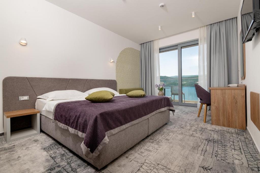 Hotel Nova - Poletje v Neumu, Neum, Bosna in Hercegovina - 869 EUR - 5x nočitev v Superior sobi s pogledom na more za 2 osebi, Polpenzion