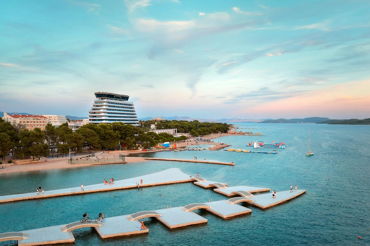 Hotel Olympia Sky - Rujanski paket opuštanja u vrhunskom hotelu - Premium suite - Produžena akcija, Vodice, Hrvatska - 669 EUR - 2x noćenje u Premium Suite s balkonom i pogledom na more za 2 osobe (2 djece do 17,99 godina besplatno), Polupansion