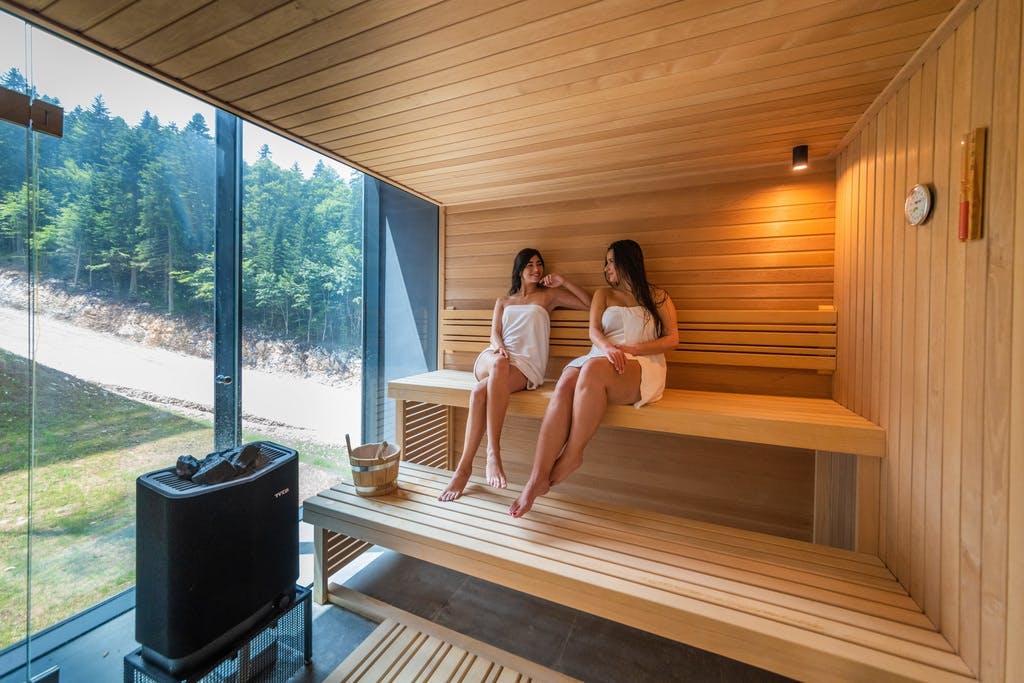 Hotel Nomad - Wellness oaza na Bjelašnici , Bjelašnica, Sarajevo, Bosna i Hercegovina - 32,50 EUR - Cjelodnevno korištenje SPA centra (bazen, tri vrste sauna: turska, finska i bio – samo za odrasle, fitness – samo za odrasle, relax zona i Kneipp klupa) za 1 osobu, Parcijalna masaža u trajanju od 30 minuta