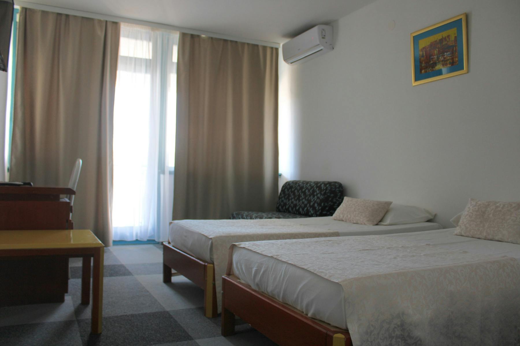 Hotel Stella - Poletni oddih v Neumu, Neum, Bosna in Hercegovina - 226 EUR - 2x nočitev v Comfort sobi z balkonom in s pogledom na morje za 2 osebi, Polpenzion