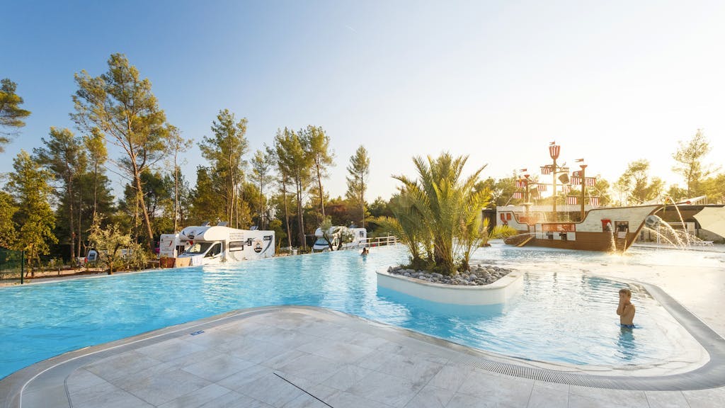 Santa Marina Boutique Camping - Obiteljski odmor u Poreču, Poreč, Hrvatska - 129 EUR - 2x noćenje u Family Prestige mobilnoj kućici za do 6 osoba, Posteljina i ručnici