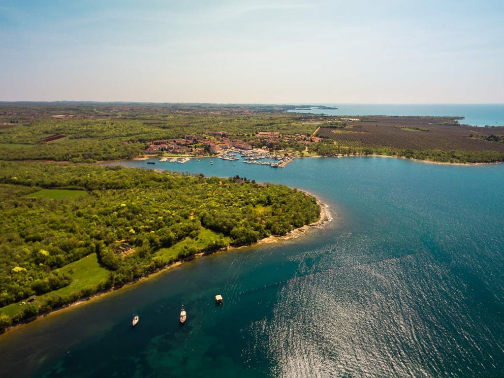 Santa Marina Boutique Camping - Premium glamping, Poreč, Hrvatska - 120 EUR - 3x noćenje u premium glamping šatoru s 2 spavaće sobe za do 5 osoba (4 odrasle osobe i 1 dijete do 11,99 godina), Posteljina i ručnici