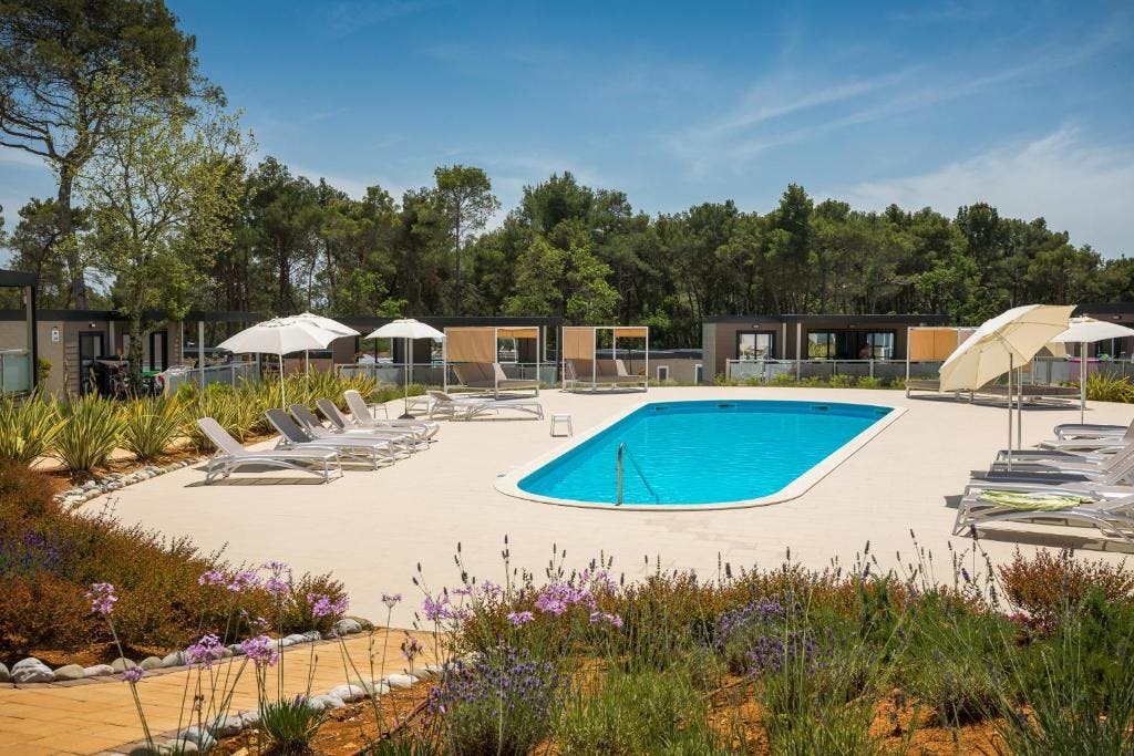 Santa Marina Boutique Camping - Obiteljski odmor u Poreču, Poreč, Hrvatska - 275 EUR - 5x noćenje u Premium Comfort mobilnoj kućici za 4 osobe (2 djece do 11,99 godina besplatno), Posteljina i ručnici