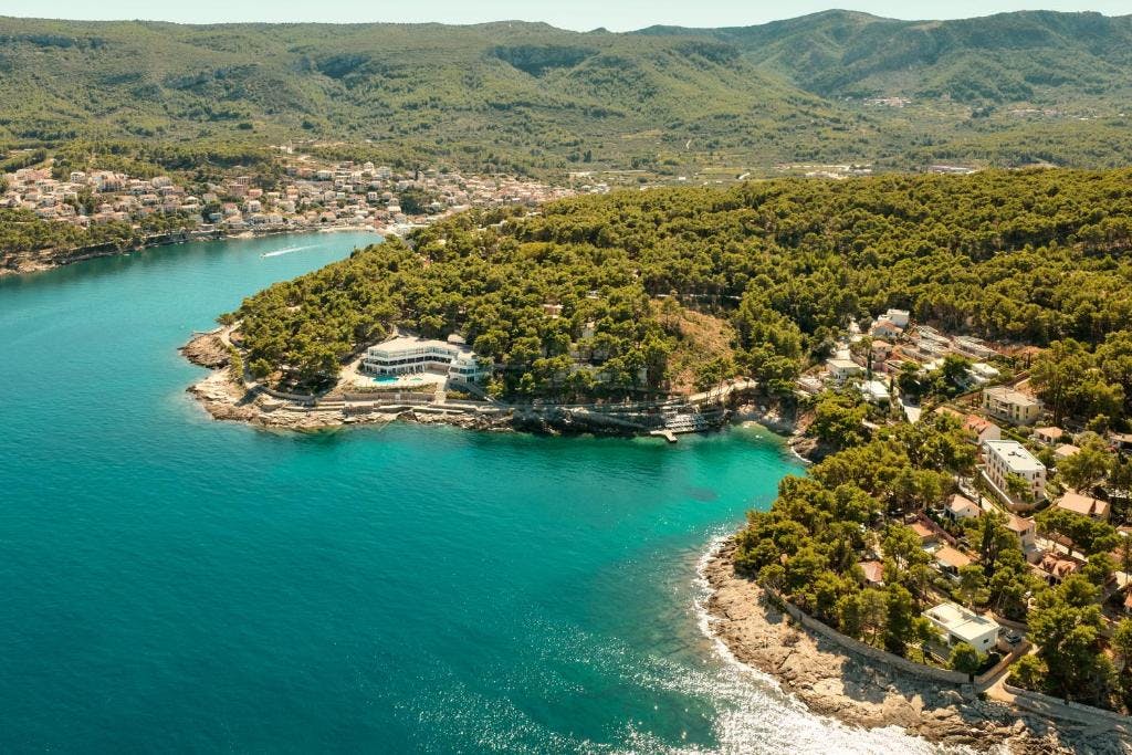 Fontanta Resort - Bayside Park - Proljeće i praznici na Hvaru - UNESCO procesija „Za križen“