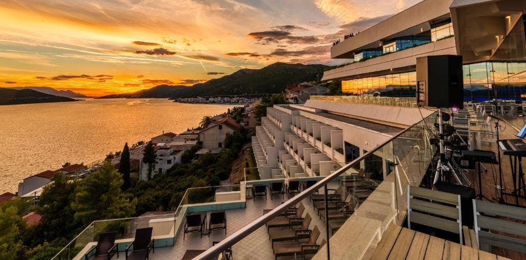 Grand Hotel Neum - Wellness odmor uz more, Neum, Bosna i Hercegovina - 278 EUR - 2x noćenje u dvokrevetnoj sobi s balkonom morska strana za 2 osobe (1 dijete do 2,99 godina i 1 dijete do 6,99 godina besplatno), Polupansion