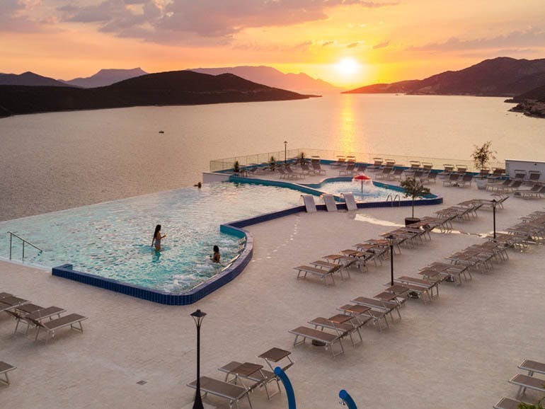 Grand Hotel Neum - Wellness odmor uz more, Neum, Bosna i Hercegovina - 264 EUR - 2x noćenje u dvokrevetnoj sobi pogled park za 2 osobe , Polupansion