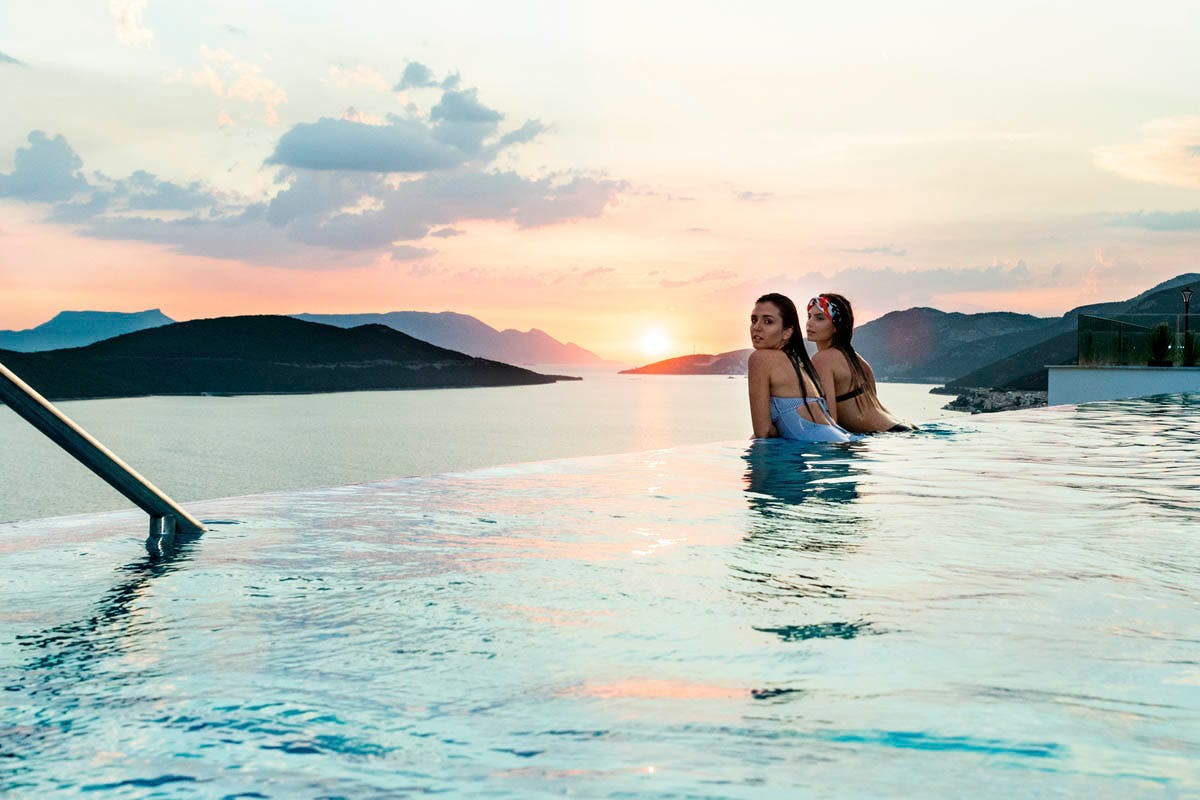 Grand Hotel Neum - Ljetni odmor tik uz more, Neum, Bosna i Hercegovina - 325 EUR - 2x noćenje u dvokrevetnoj sobi pogled park za 2 osobe, Polupansion