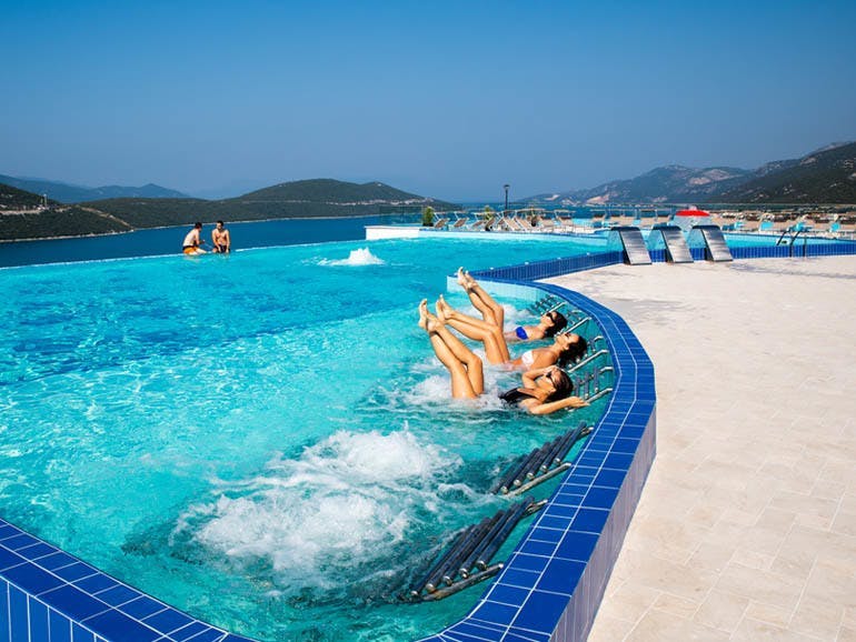 Grand Hotel Neum - Ljetni wellness odmor tik uz more, Neum, Bosna i Hercegovina - 488 EUR - 3x noćenje u dvokrevetnoj sobi pogled park za 2 osobe , Polupansion