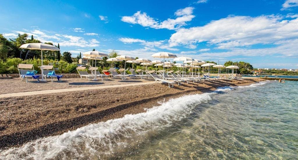Hotel Malin - Poletje v vrhunskem hotelu na Krku - Obiteljska soba, Malinska, Hrvatska - 1.972 EUR - 5x noćenje u obiteljskoj sobi za 2 osobe (2 djece do 12 godina besplatno), Polupansion