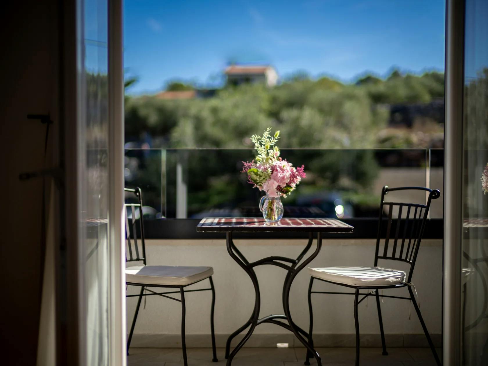 Hotel Timun - Last minute poletje na otoku Hvar, Hvar, Dalmacija, Hrvaška - 370 EUR - 3x nočitev v dvoposteljni sobi z balkonom (pogled park) za 2 osebi, Polpenzion