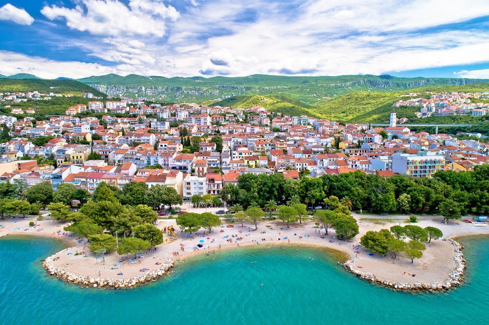 Hotel Vila Ružica - Aktivno rujansko ljeto u Crikvenici, Crikvenica, Hrvatska - 295,90 EUR - 2x noćenje u dvokrevetnoj sobi (park strana) u depandansi Vila Coletlli i paviljonima za 2 osobe , Polupansion