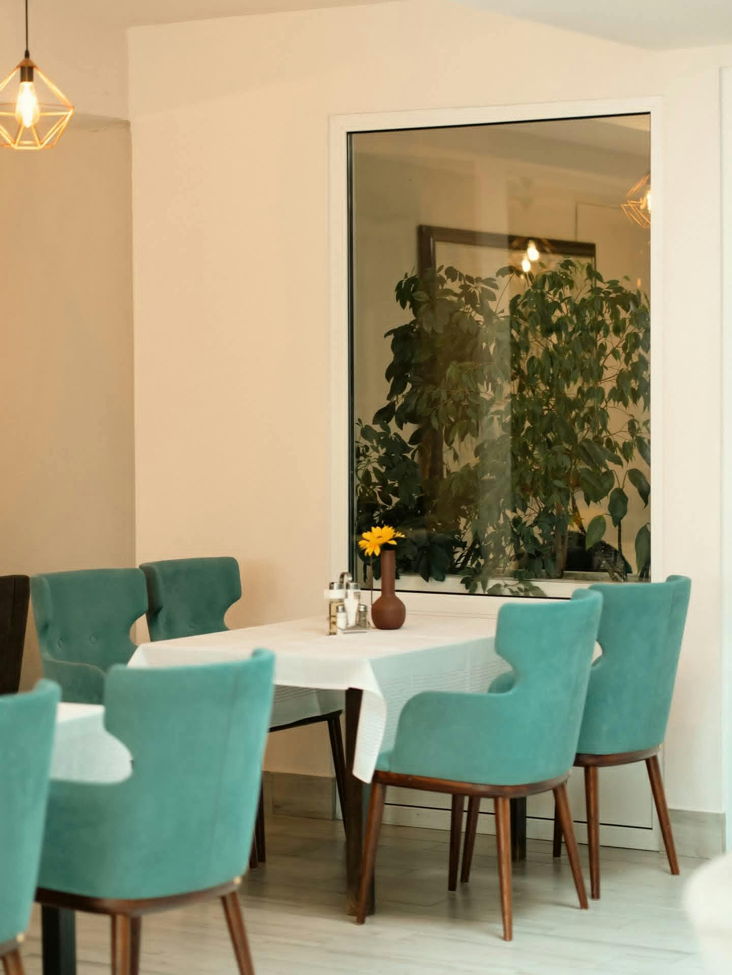Hotel Admiral Vinkovci - Odmor u Slavoniji, Vinkovci, Hrvatska - 210 EUR - 2x noćenje u dvokrevetnoj sobi za 2 osobe , Polupansion (bogat buffet doručak i večera)